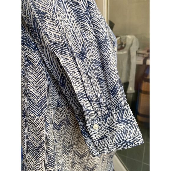ALC Cotton Blu & White Graphic Print Button Down Long Sleeve Top SZ M  Made USA - Picture 4 of 8